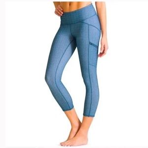 Athleta Blue Static Drifter Capri Leggings